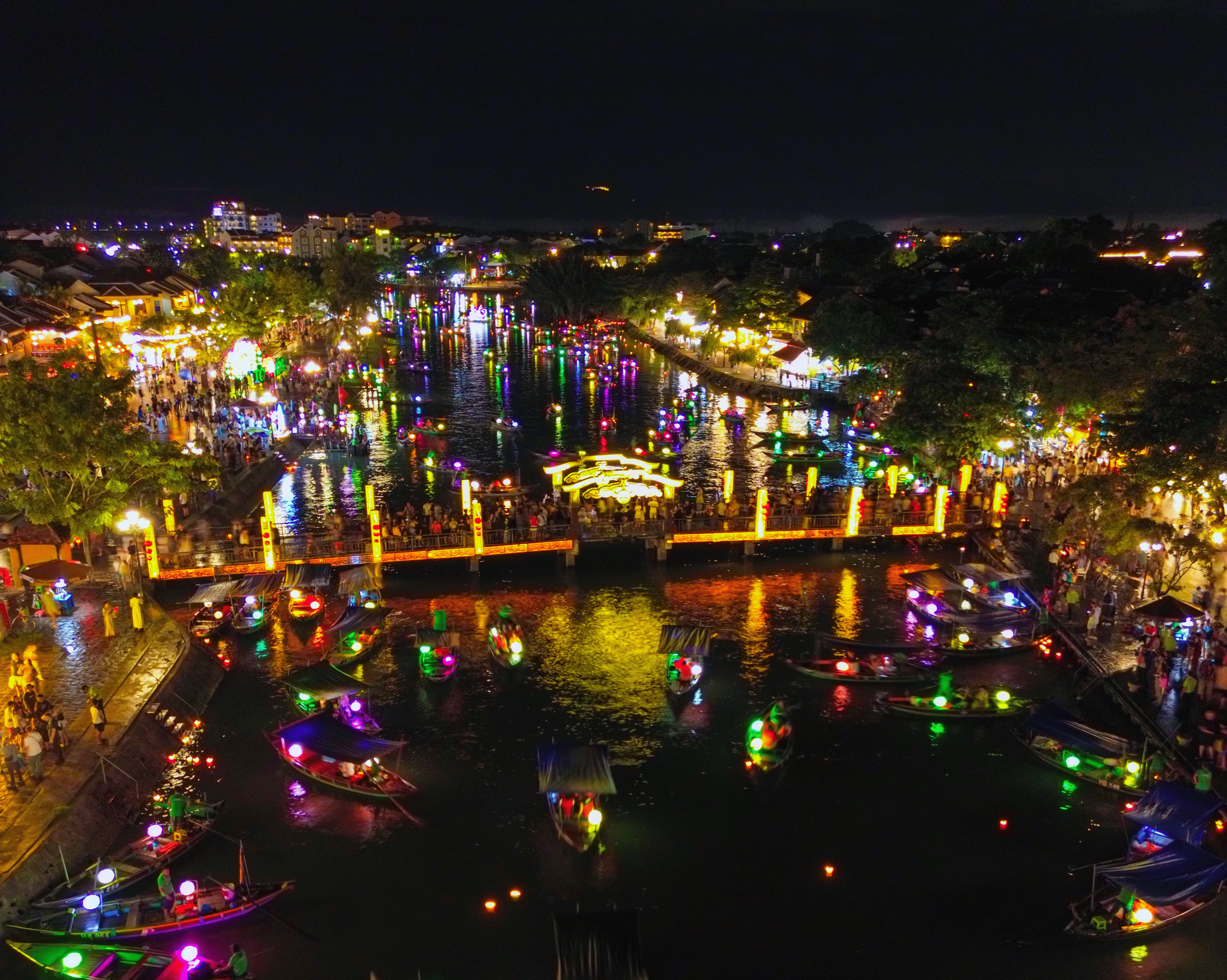Hoi An fiume con lanterne