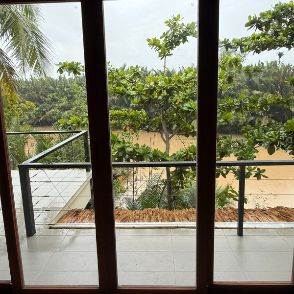 Vista da una casa sulla riva del mekong
