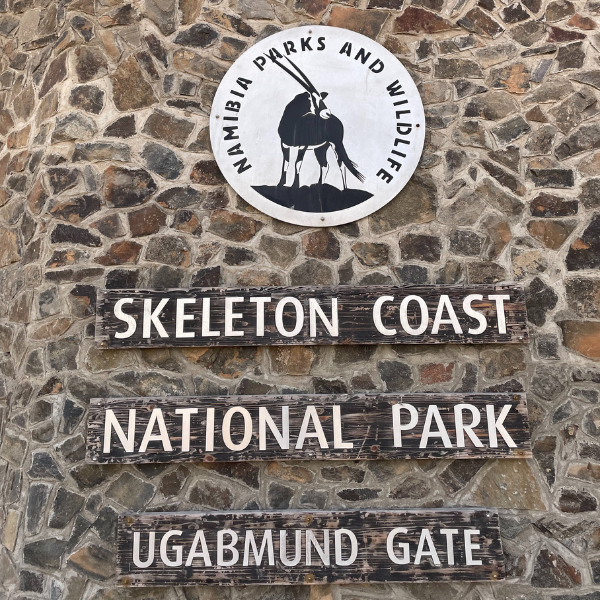 Foto al gate di ingresso della Skeleton Coast