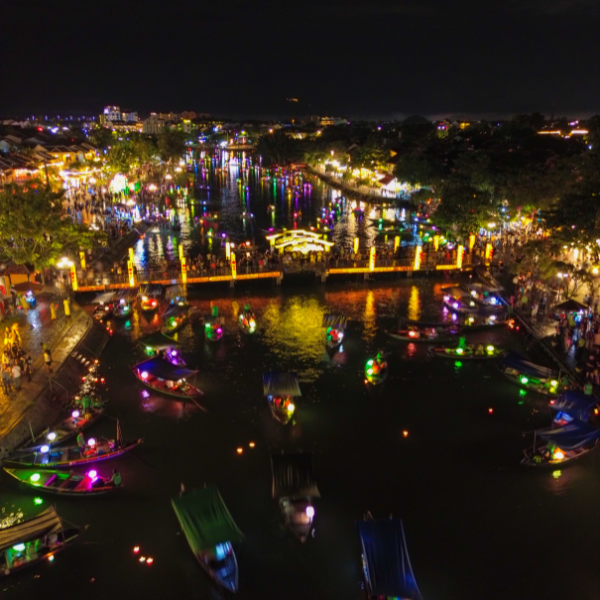 Barche sul fiume di hoi AN