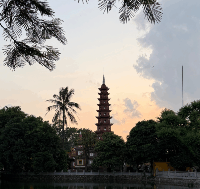 Tramonto dopo una giornata di pioggia in Vietnam