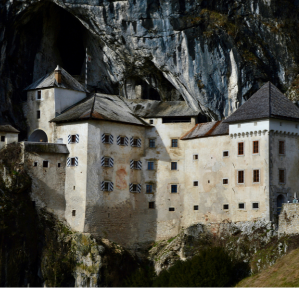 Esterni del castello di Predjama